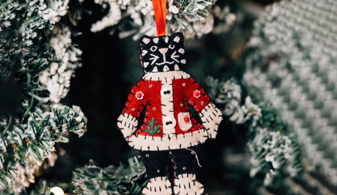 Get Festive with a Santa Cat Claws Felt Ornament